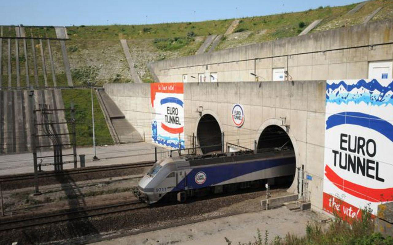 Channel tunnel between england and france